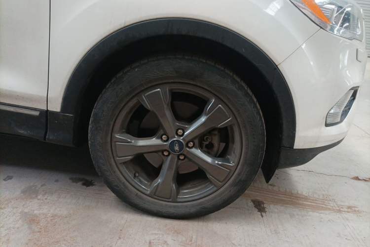 Used Ford Kuga 2019 EcoBoost 245 4x4 Prestige Plus Model China VI Standard Right Front Wheel Hub
