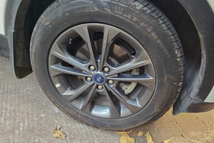 Used Ford Kuga 2019 EcoBoost 180 Two-Wheel-Drive Platinum Edition China V Standard Right Front Wheel Hub