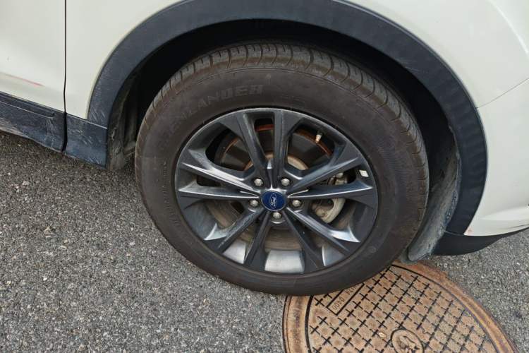 Used Ford Kuga 2019 EcoBoost 180 Two-Wheel-Drive Platinum Edition China V Standard Right Front Wheel Hub