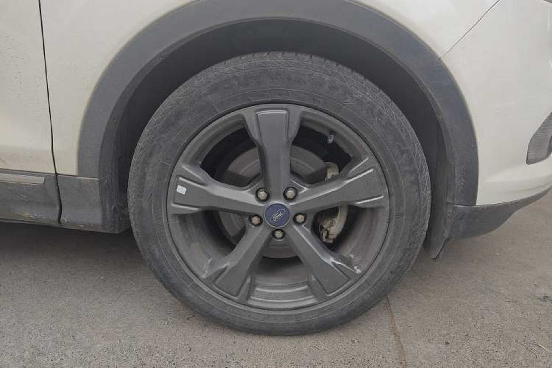 Used Ford Kuga 2019 EcoBoost 180 Two-Wheel-Drive Platinum Edition China VI Standard Right Front Wheel Hub