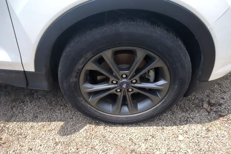 Used Ford Kuga 2019 EcoBoost 180 Two-Wheel-Drive Platinum Edition China VI Standard Right Front Wheel Hub
