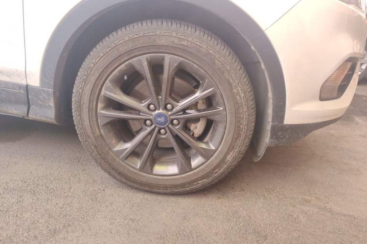 Used Ford Kuga 2019 EcoBoost 180 Two-Wheel-Drive Platinum Edition China VI Standard Right Front Wheel Hub