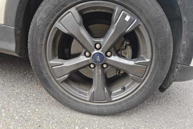 Used Ford Kuga 2019 EcoBoost 180 Two-Wheel-Drive Titanium Plus Model China V Standard Right Front Wheel Hub