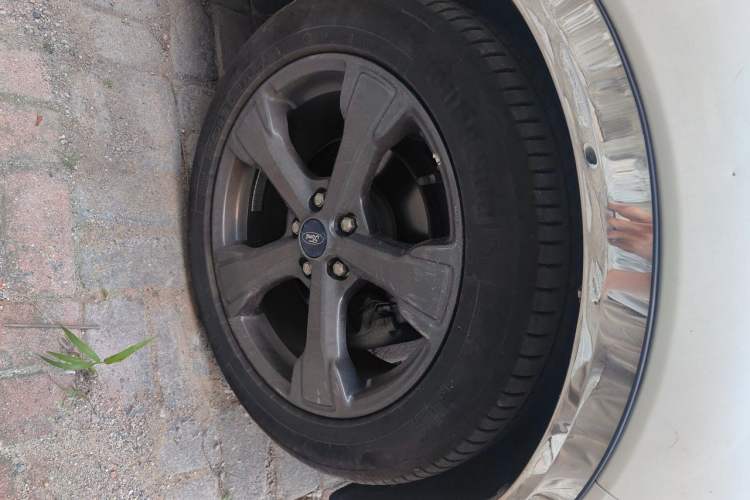 Used Ford Kuga 2019 EcoBoost 180 Two-Wheel-Drive Titanium Plus Model China V Standard Right Front Wheel Hub
