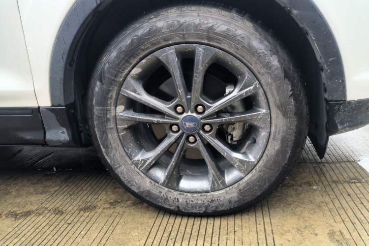 Used Ford Kuga 2019 EcoBoost 180 Two-Wheel-Drive Platinum Edition China V Standard Right Front Wheel Hub