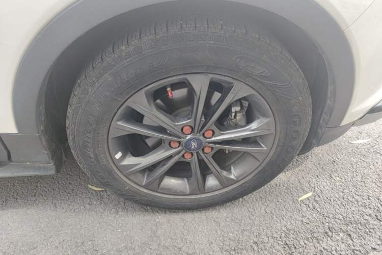 Used Ford Kuga 2019 EcoBoost 180 Two-Wheel-Drive Platinum Edition China VI Standard Right Front Wheel Hub