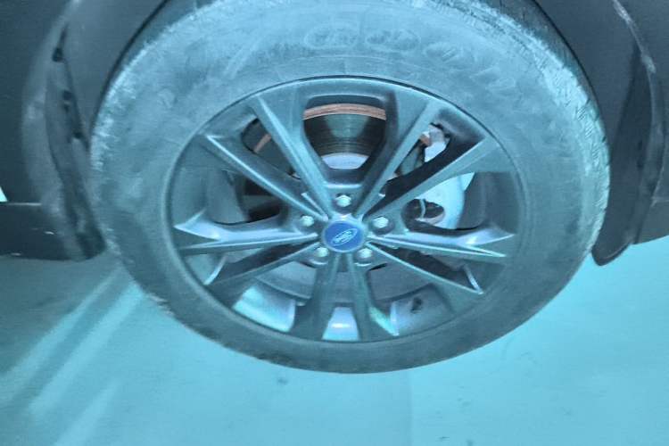 Used Ford Kuga 2019 EcoBoost 180 Two-Wheel-Drive Platinum Edition China VI Standard Right Front Wheel Hub