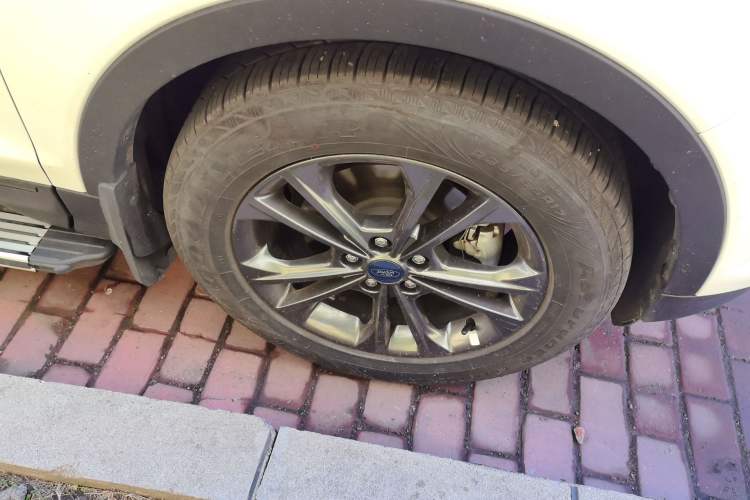 Used Ford Kuga 2019 EcoBoost 180 Two-Wheel-Drive Platinum Edition China VI Standard Right Front Wheel Hub