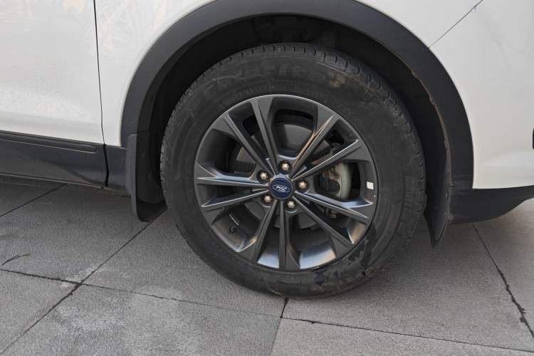 Used Ford Kuga 2019 EcoBoost 180 Two-Wheel-Drive Platinum Edition China V Standard Right Front Wheel Hub