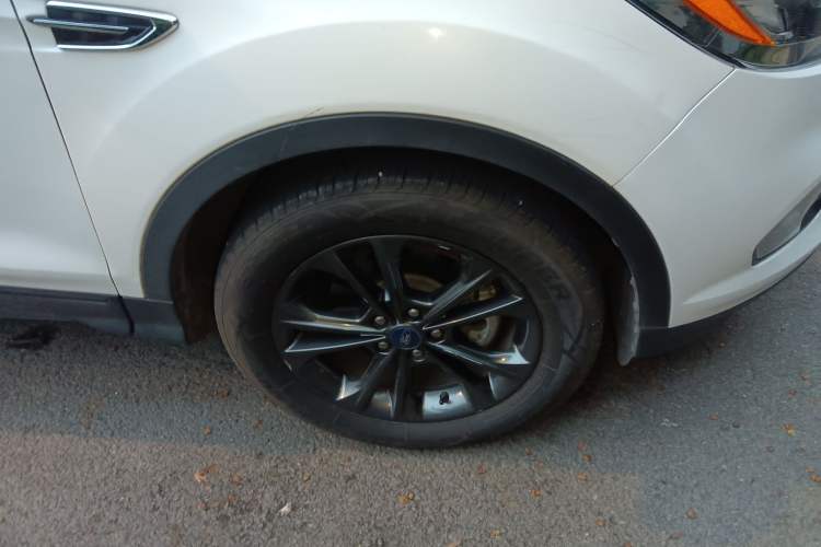 Used Ford Kuga 2019 EcoBoost 180 Two-Wheel-Drive Platinum Edition China VI Standard Right Front Wheel Hub