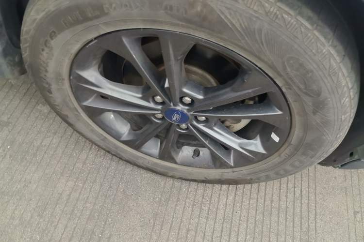 Used Ford Kuga 2019 EcoBoost 180 Two-Wheel-Drive Platinum Edition China VI Standard Right Front Wheel Hub
