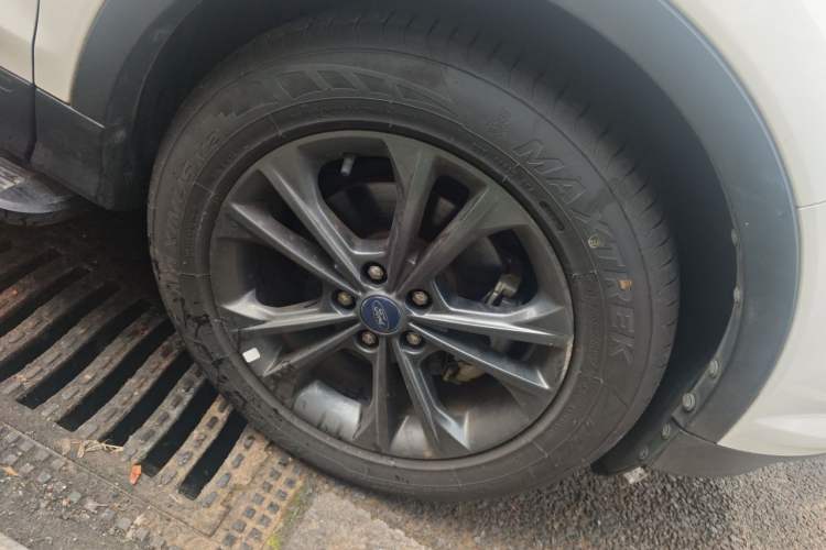 Used Ford Kuga 2019 EcoBoost 180 Two-Wheel-Drive Platinum Edition China VI Standard Right Front Wheel Hub