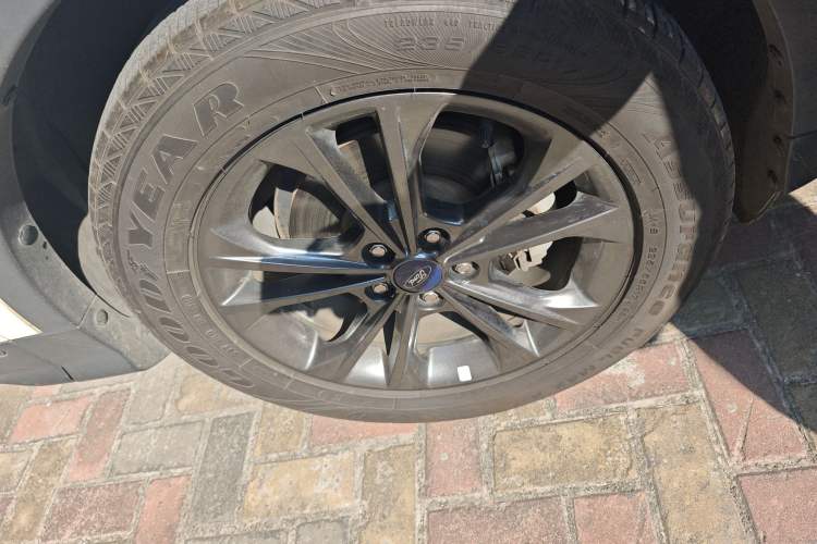 Used Ford Kuga 2019 EcoBoost 180 Two-Wheel-Drive Platinum Edition China VI Standard Right Front Wheel Hub