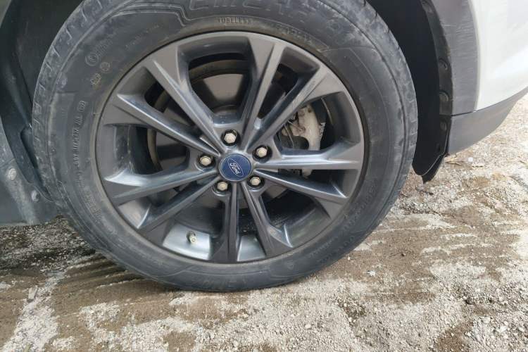 Used Ford Kuga 2019 EcoBoost 180 Two-Wheel-Drive Platinum Edition China VI Standard Right Front Wheel Hub