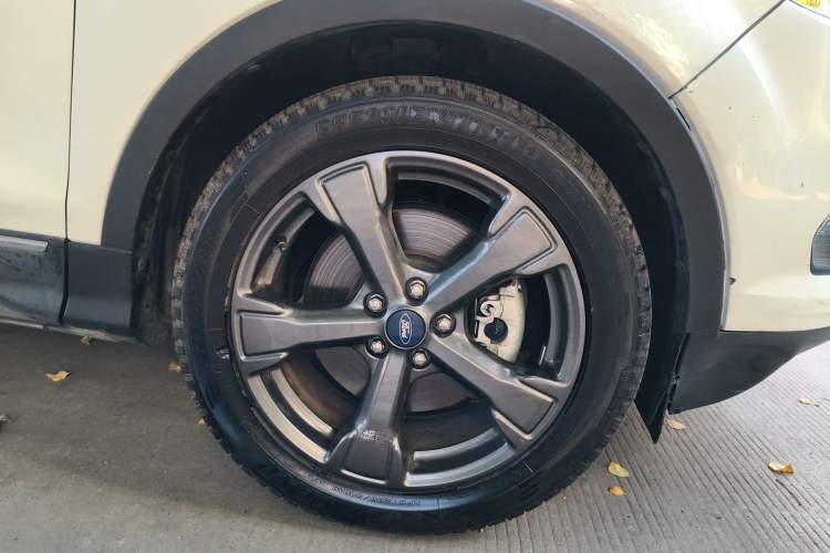Used Ford Kuga 2019 EcoBoost 245 4x4 Prestige Plus Model China VI Standard Right Front Wheel Hub