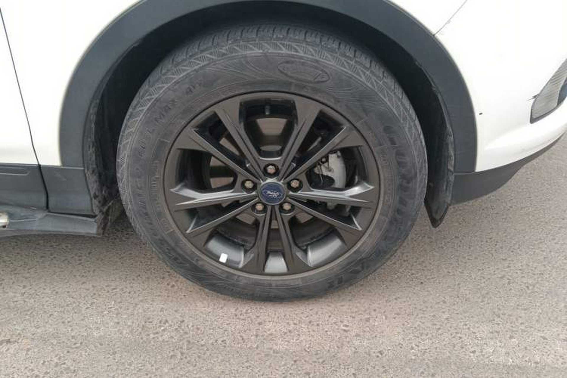 Used Ford Kuga 2019 EcoBoost 180 Two-Wheel-Drive Platinum Edition China VI Standard Right Front Wheel Hub