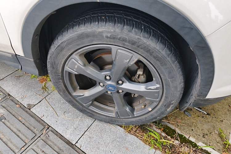 Used Ford Kuga 2019 EcoBoost 180 Two-Wheel-Drive Titanium Plus Model China V Standard Right Front Wheel Hub