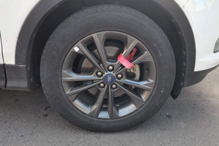 Used Ford Kuga 2019 EcoBoost 180 Two-Wheel-Drive Platinum Edition China V Standard Right Front Wheel Hub