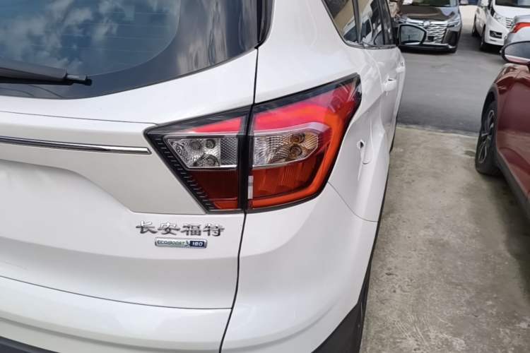 Used Ford Kuga 2019 EcoBoost 180 Two-Wheel-Drive Titanium Plus Model China V Standard Right Rear Taillight