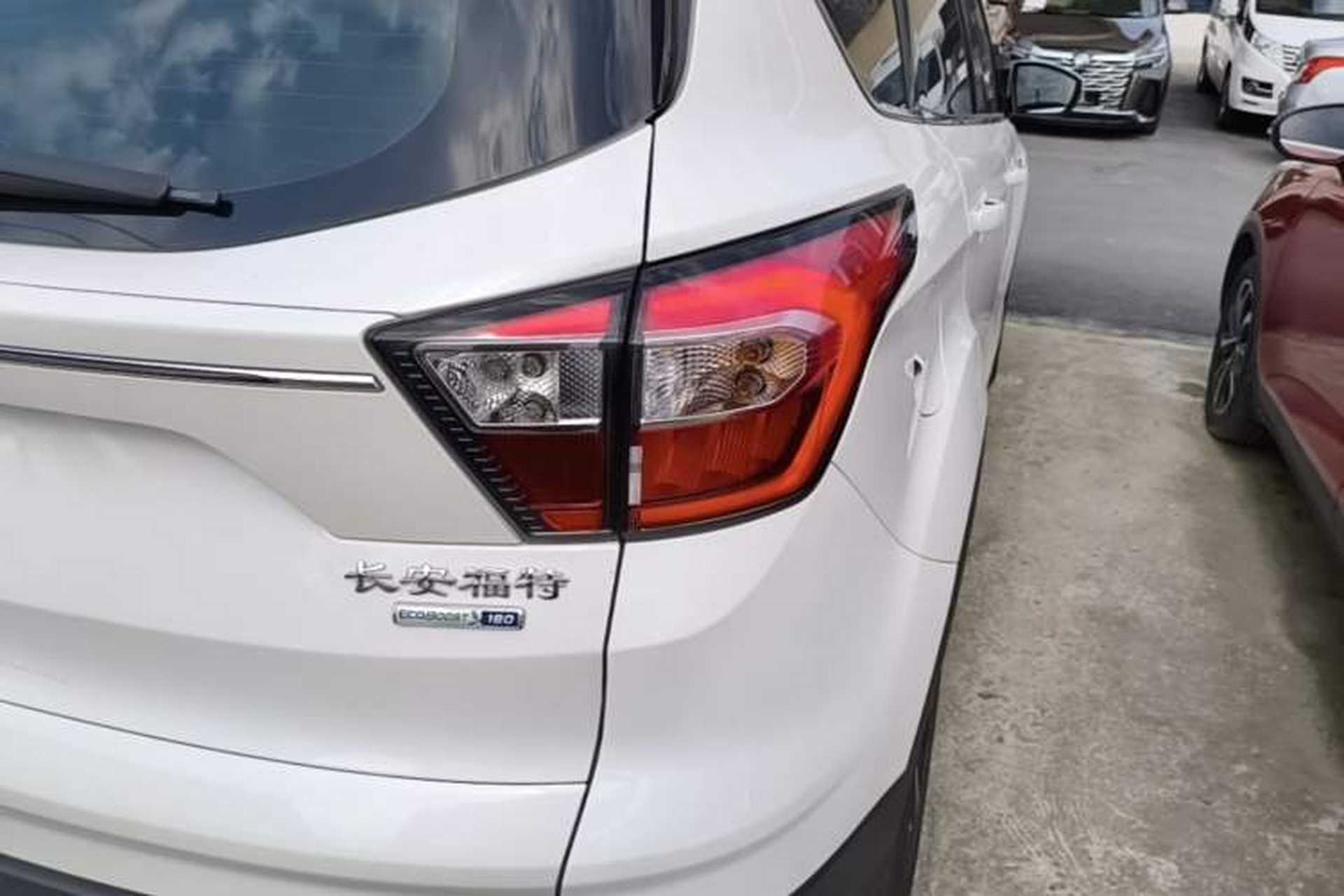 Used Ford Kuga 2019 EcoBoost 180 Two-Wheel-Drive Titanium Plus Model China V Standard Right Rear Taillight