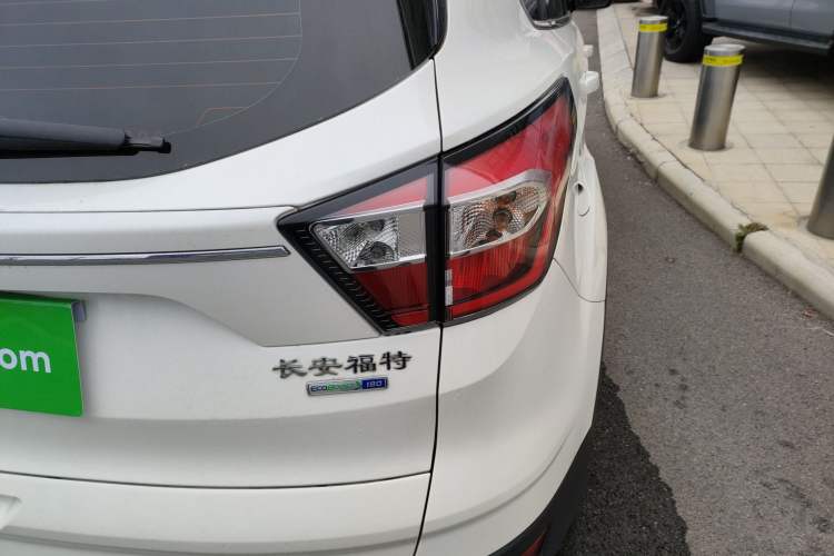 Used Ford Kuga 2019 EcoBoost 180 Two-Wheel-Drive Platinum Edition China VI Standard Right Rear Taillight