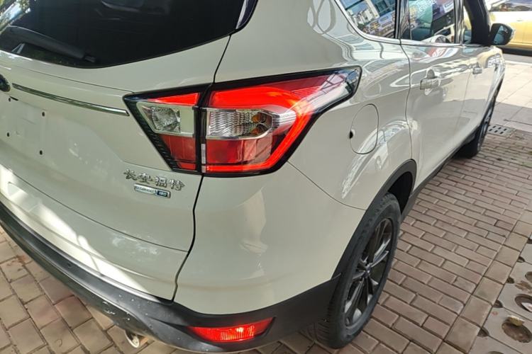 Used Ford Kuga 2019 EcoBoost 180 Two-Wheel-Drive Platinum Edition China VI Standard Right Rear Taillight