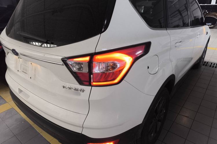 Used Ford Kuga 2019 EcoBoost 180 Two-Wheel-Drive Platinum Edition China VI Standard Right Rear Taillight