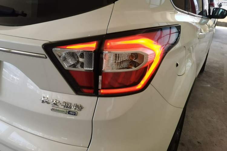 Used Ford Kuga 2019 EcoBoost 180 Two-Wheel-Drive Titanium Plus Model China VI Standard Right Rear Taillight