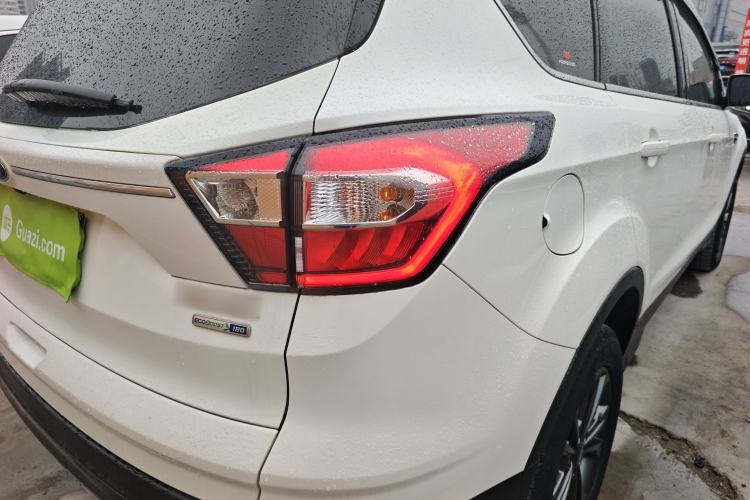 Used Ford Kuga 2019 EcoBoost 180 Two-Wheel-Drive Platinum Edition China VI Standard Right Rear Taillight