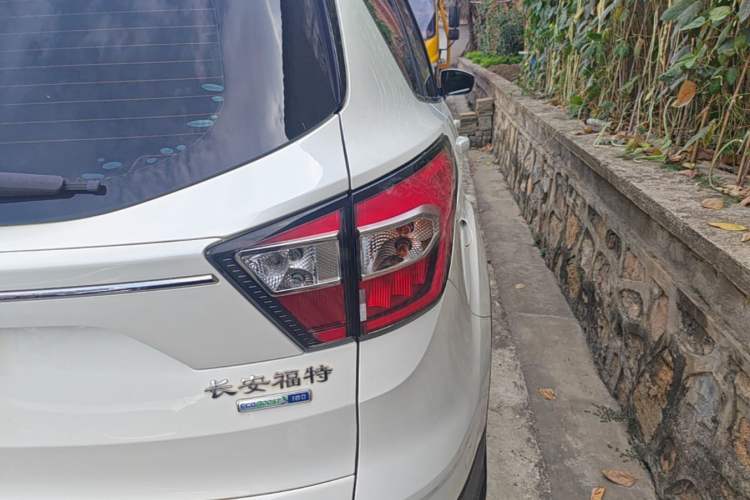 Used Ford Kuga 2019 EcoBoost 180 Two-Wheel-Drive Platinum Edition China VI Standard Right Rear Taillight