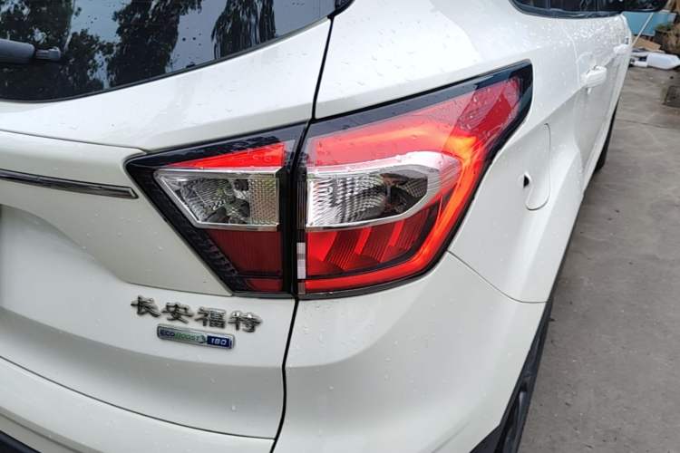 Used Ford Kuga 2019 EcoBoost 180 Two-Wheel-Drive Platinum Edition China VI Standard Right Rear Taillight