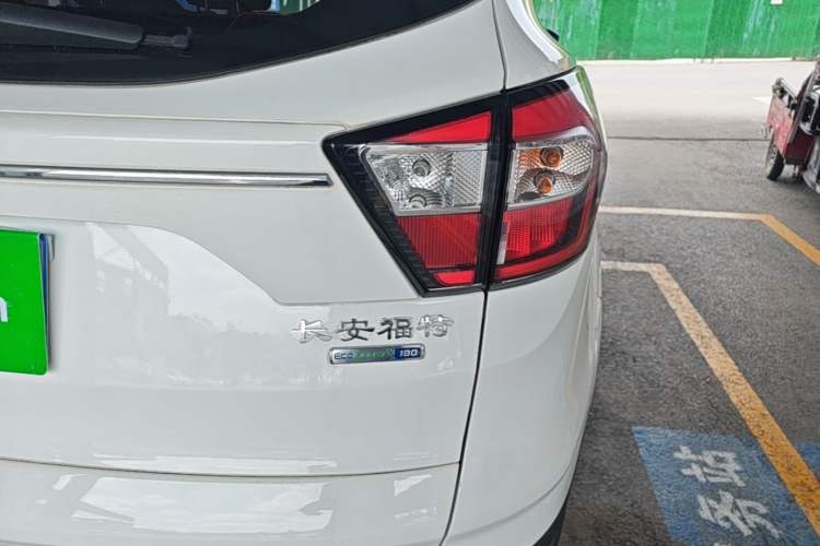 Used Ford Kuga 2019 EcoBoost 180 Two-Wheel-Drive Titanium Plus Model China V Standard Right Rear Taillight