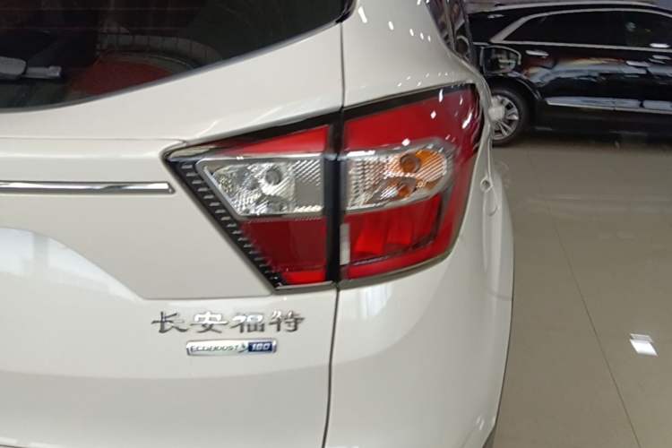 Used Ford Kuga 2019 EcoBoost 180 Two-Wheel-Drive Platinum Edition China VI Standard Right Rear Taillight