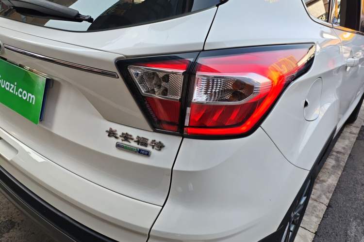 Used Ford Kuga 2019 EcoBoost 180 Two-Wheel-Drive Platinum Edition China VI Standard Right Rear Taillight
