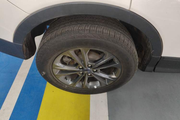 Used Ford Kuga 2019 EcoBoost 180 Two-Wheel-Drive Platinum Edition China VI Standard Right Rear Wheel Hub