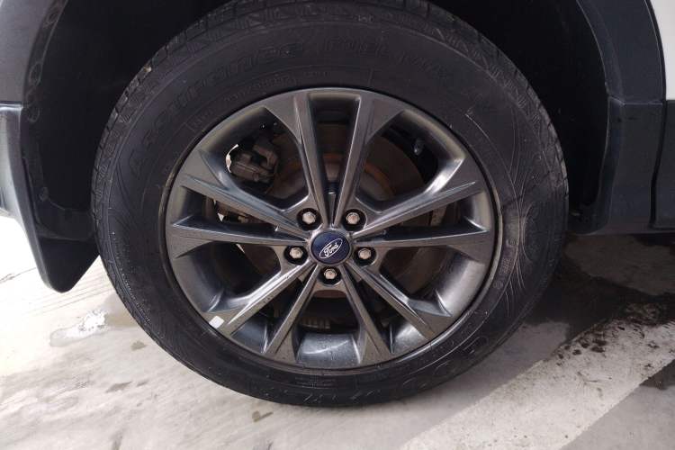 Used Ford Kuga 2019 EcoBoost 180 Two-Wheel-Drive Platinum Edition China VI Standard Right Rear Wheel Hub