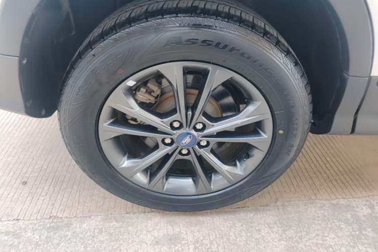 Used Ford Kuga 2019 EcoBoost 180 Two-Wheel-Drive Platinum Edition China VI Standard Right Rear Wheel Hub