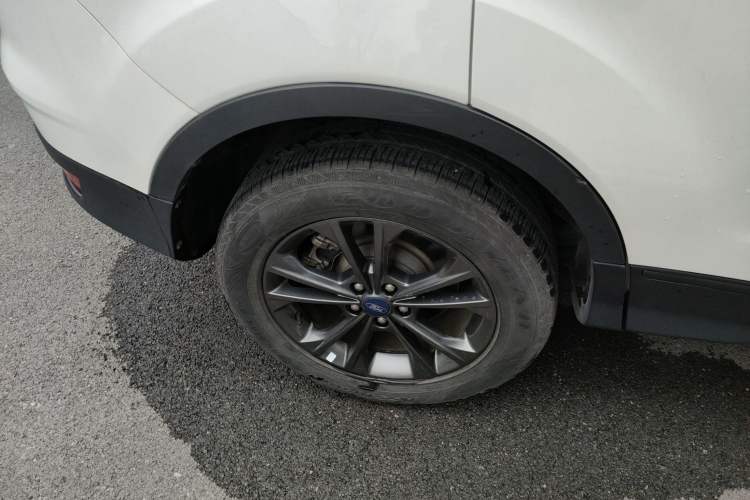 Used Ford Kuga 2019 EcoBoost 180 Two-Wheel-Drive Platinum Edition China VI Standard Right Rear Wheel Hub