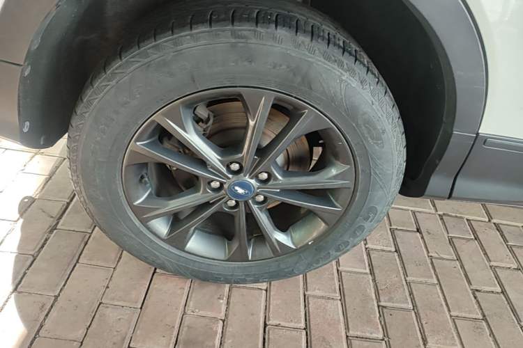 Used Ford Kuga 2019 EcoBoost 180 Two-Wheel-Drive Platinum Edition China VI Standard Right Rear Wheel Hub