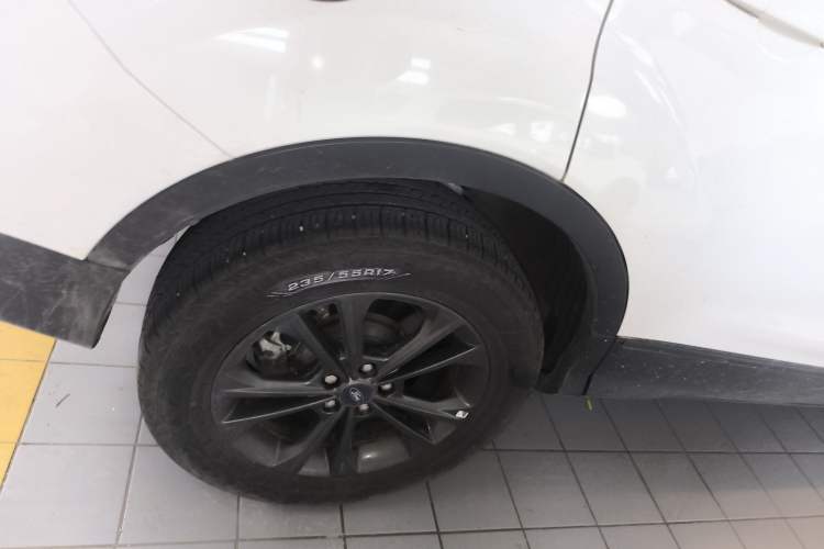 Used Ford Kuga 2019 EcoBoost 180 Two-Wheel-Drive Platinum Edition China VI Standard Right Rear Wheel Hub