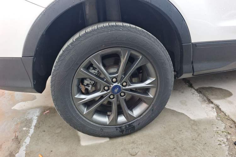 Used Ford Kuga 2019 EcoBoost 180 Two-Wheel-Drive Platinum Edition China VI Standard Right Rear Wheel Hub