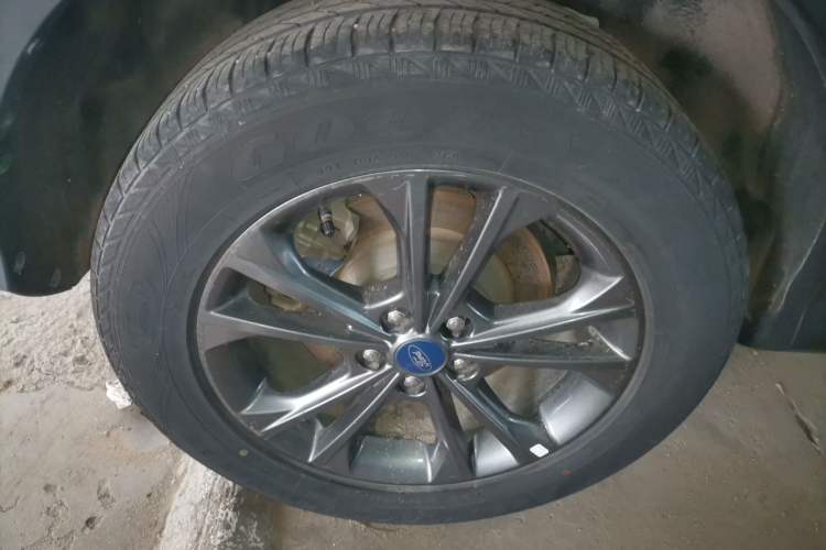 Used Ford Kuga 2019 EcoBoost 180 Two-Wheel-Drive Platinum Edition China VI Standard Right Rear Wheel Hub