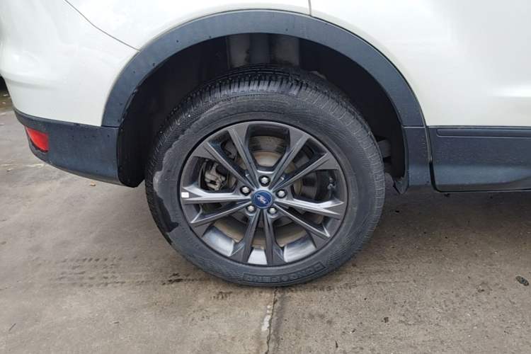 Used Ford Kuga 2019 EcoBoost 180 Two-Wheel-Drive Platinum Edition China VI Standard Right Rear Wheel Hub
