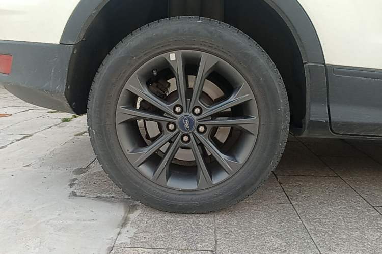 Used Ford Kuga 2019 EcoBoost 180 Two-Wheel-Drive Platinum Edition China VI Standard Right Rear Wheel Hub