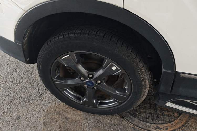 Used Ford Kuga 2019 EcoBoost 180 Two-Wheel-Drive Titanium Plus Model China V Standard Right Rear Wheel Hub