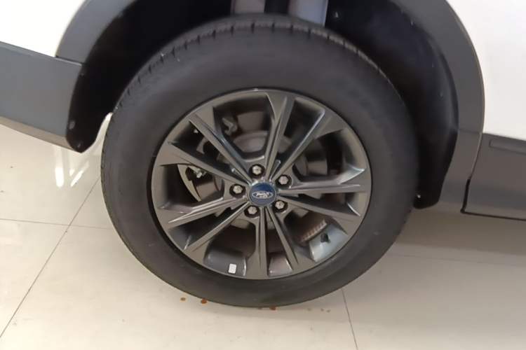 Used Ford Kuga 2019 EcoBoost 180 Two-Wheel-Drive Platinum Edition China VI Standard Right Rear Wheel Hub