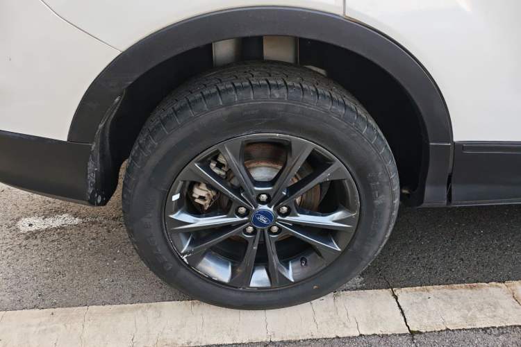 Used Ford Kuga 2019 EcoBoost 180 Two-Wheel-Drive Platinum Edition China VI Standard Right Rear Wheel Hub