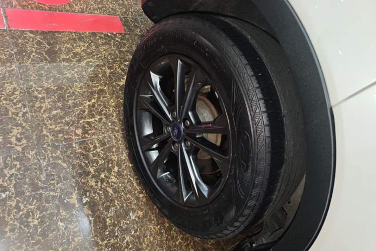 Used Ford Kuga 2019 EcoBoost 180 Two-Wheel-Drive Platinum Edition China VI Standard Right Rear Wheel Hub