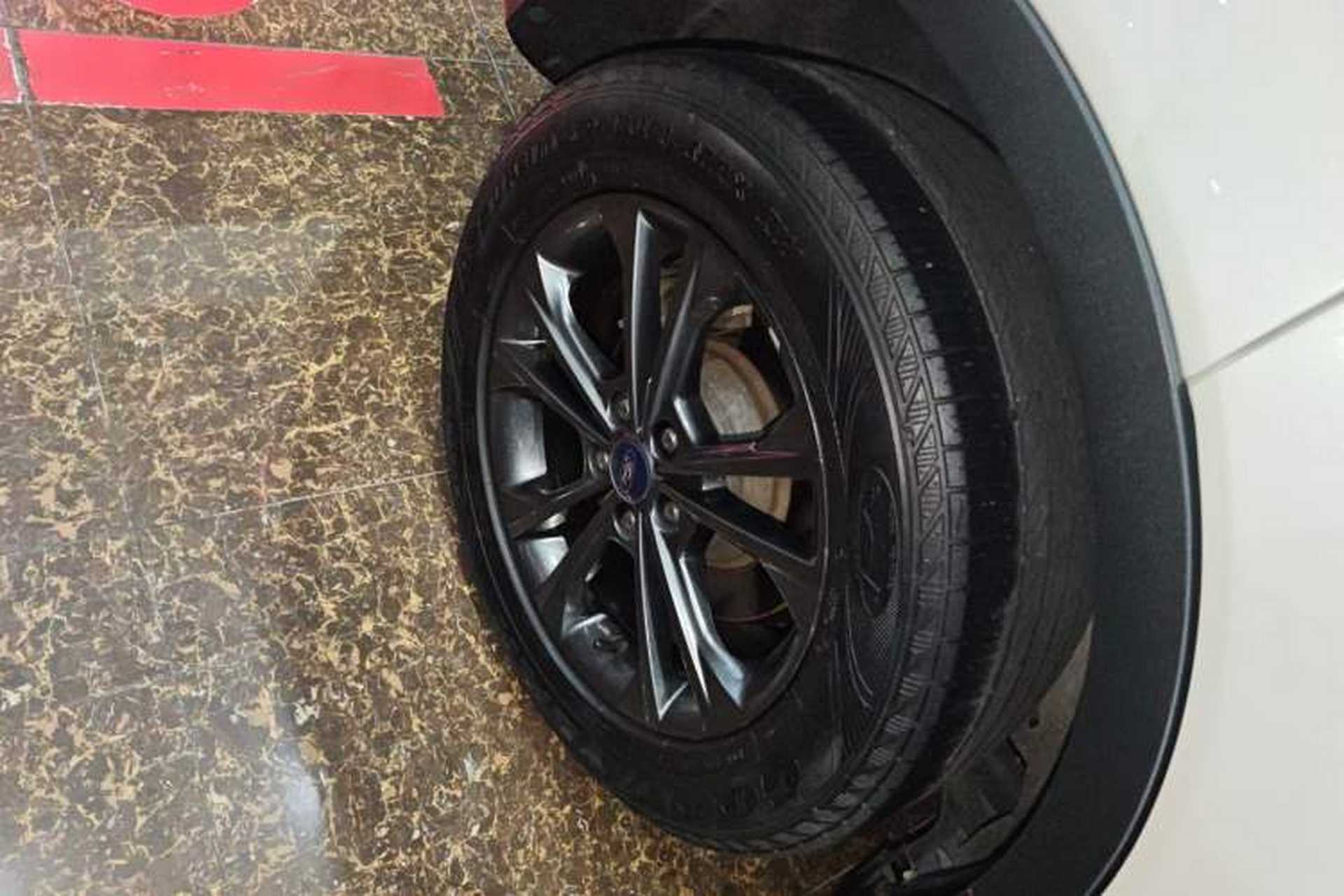 Used Ford Kuga 2019 EcoBoost 180 Two-Wheel-Drive Platinum Edition China VI Standard Right Rear Wheel Hub