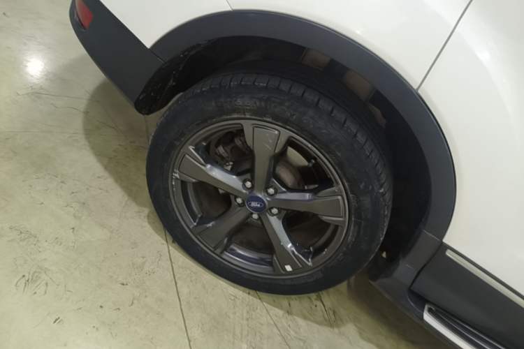 Used Ford Kuga 2019 EcoBoost 180 Two-Wheel-Drive Titanium Plus Model China V Standard Right Rear Wheel Hub